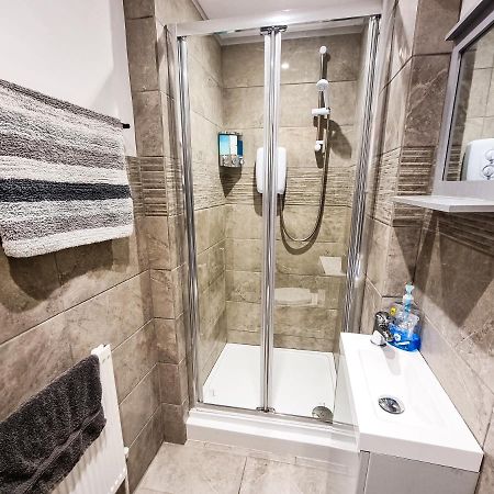 Newly Refurbished Flat In Central Cheltenham With Parking Exterior foto